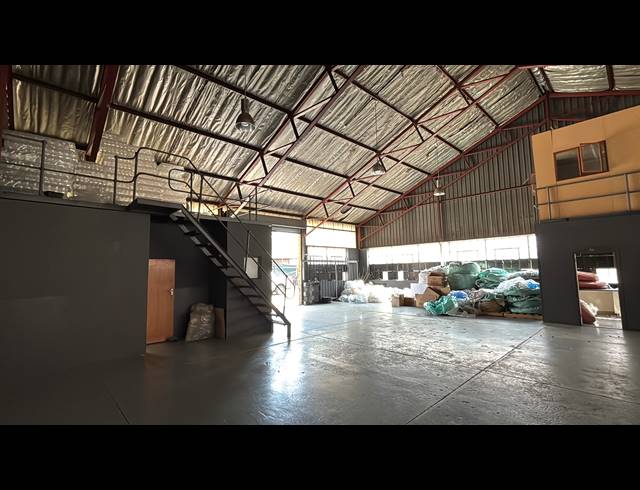 360M² WAREHOUSE TO LET IN JET PARK